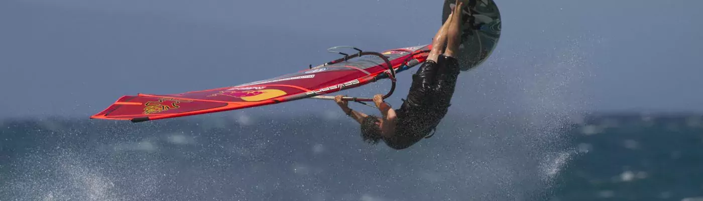 SE DEVI BIASCICARE PREGHIERE SENZA CUORE PRENDI UNA TAVOLA E BUTTATI IN MARE.